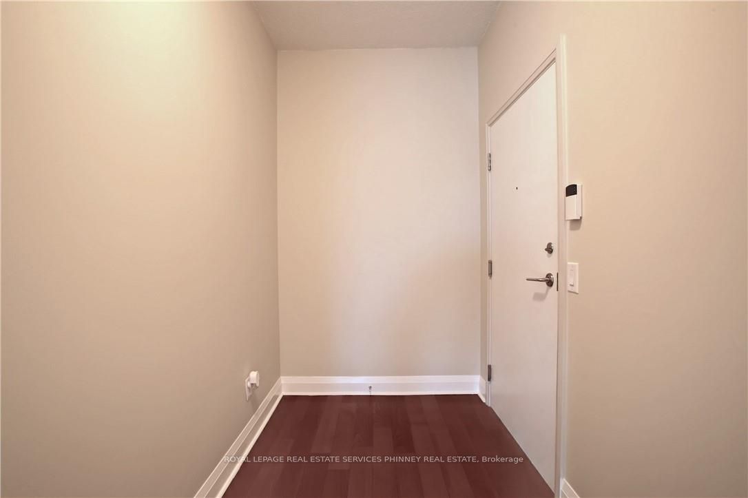 1 Hurontario Street 806