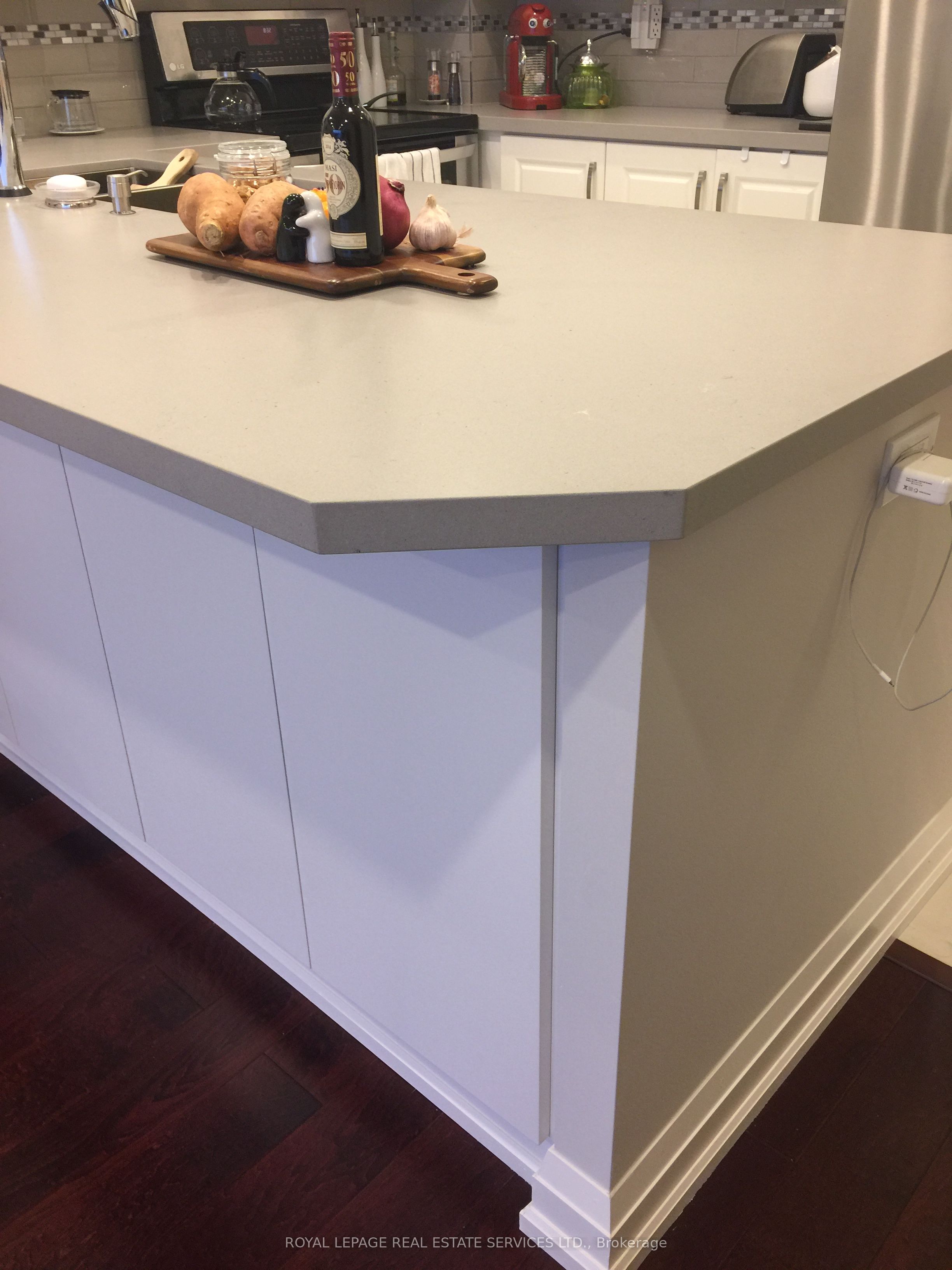 2267 Lake Shore Boulevard W 910