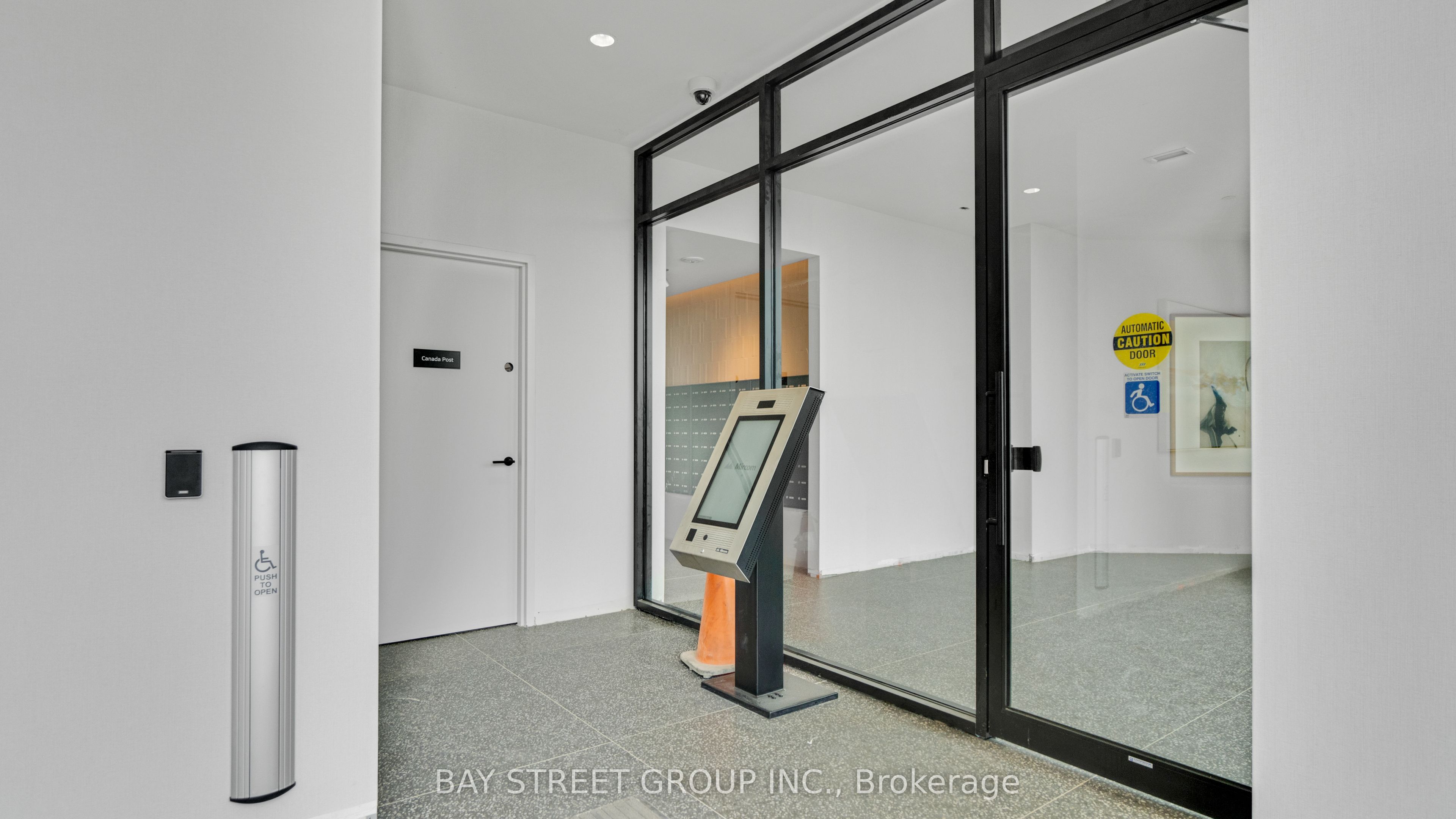 2495 Eglinton Avenue W 1702
