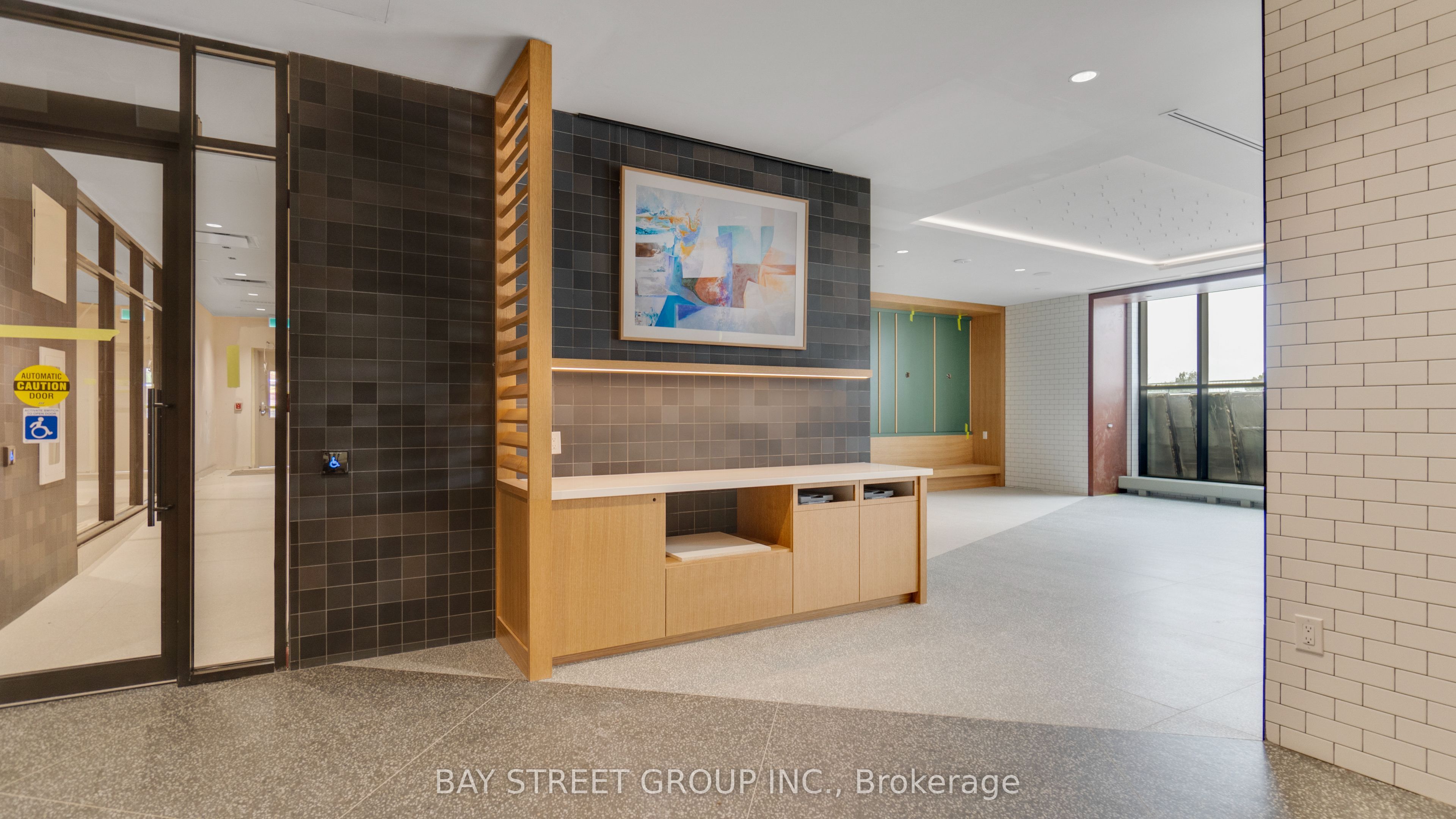 2495 Eglinton Avenue W 1702