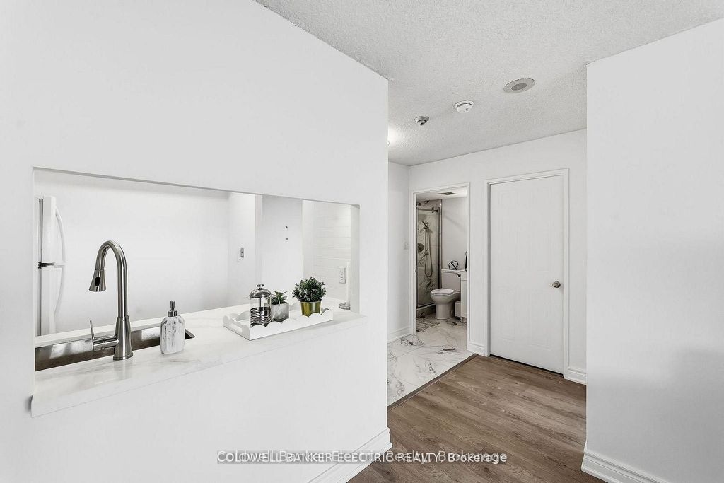 Photo of 2550 Lawrence Avenue E #815, Toronto, ON M1P 4Z3 (MLS # E13164638)