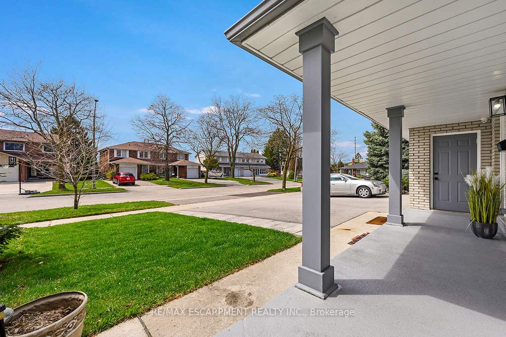 Photo of 3726 Holden Crescent, Mississauga, ON L5A 2V8 (MLS # W13484608)