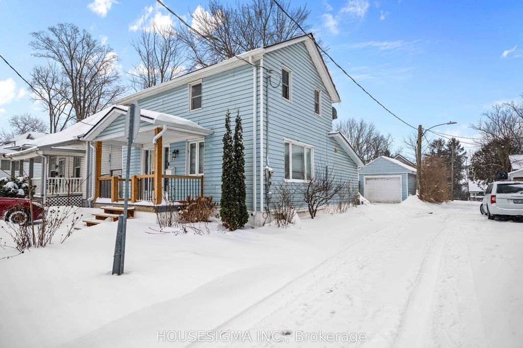 Photo of 16 Centre Street, St. Thomas, ON N5R 2Z2 (MLS # X12738468)