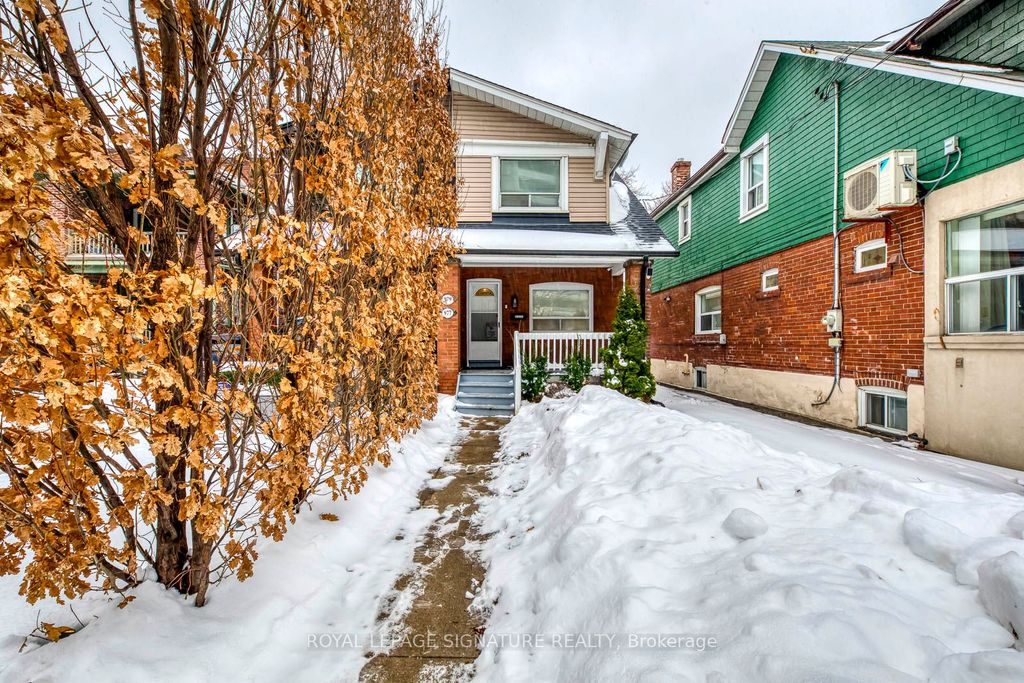 Photo of 977 Broadview Avenue, Toronto, ON M4K 2R9 (MLS # E12709724)