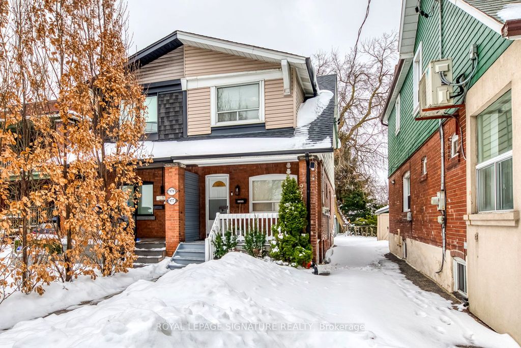 Photo of 977 Broadview Avenue, Toronto, ON M4K 2R9 (MLS # E12709724)