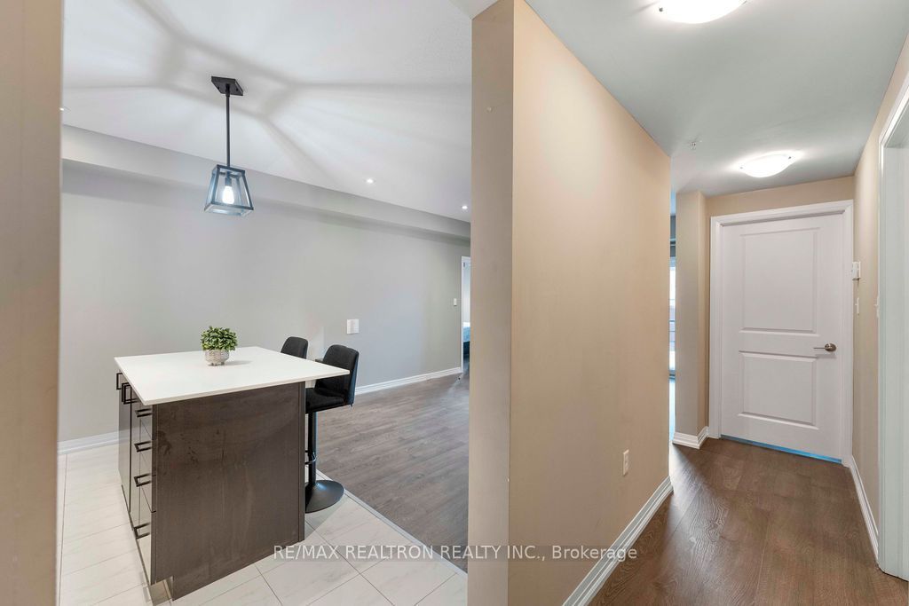 Photo of 300 Essa Road #3, Barrie, ON L4N 9Y4 (MLS # S12645104)