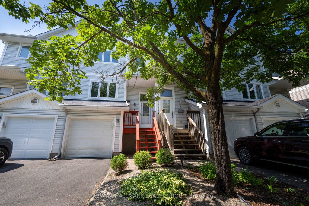 Photo of 3 Seth Private, Overbrook - Castleheights and Area, ON K1K 4R6 (MLS # X13538894)