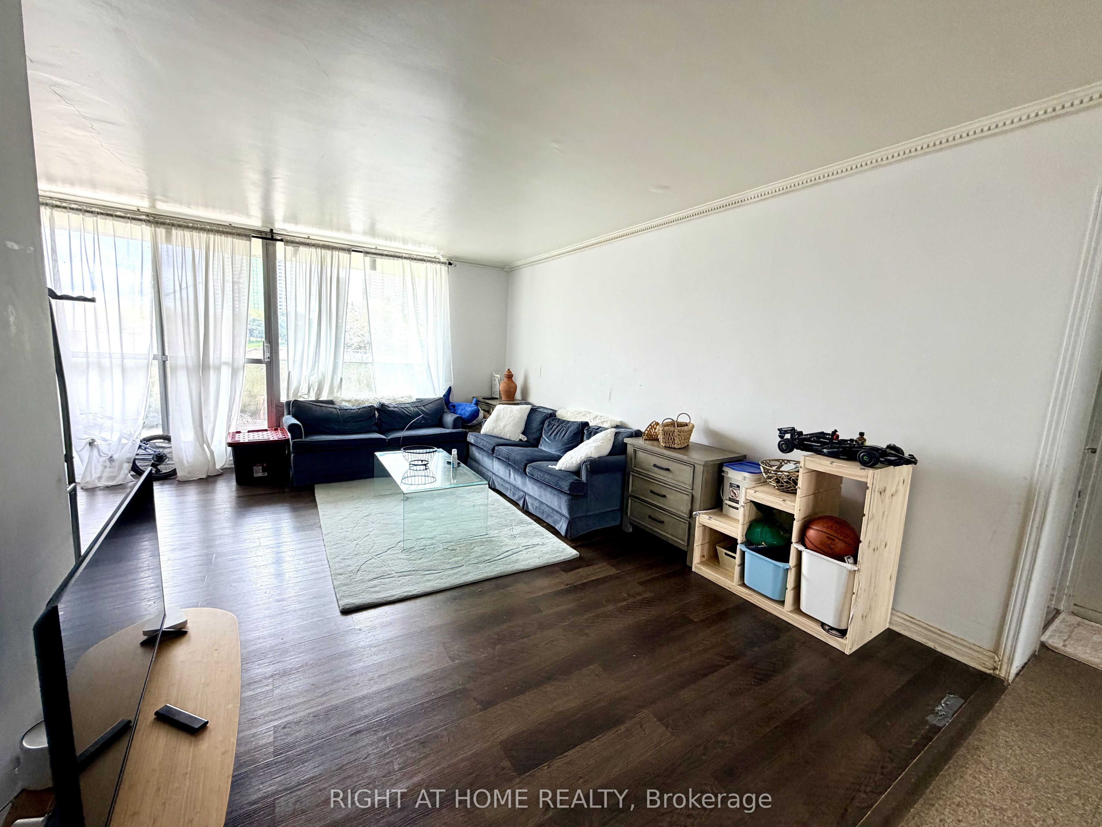 5 Massey Square 106
