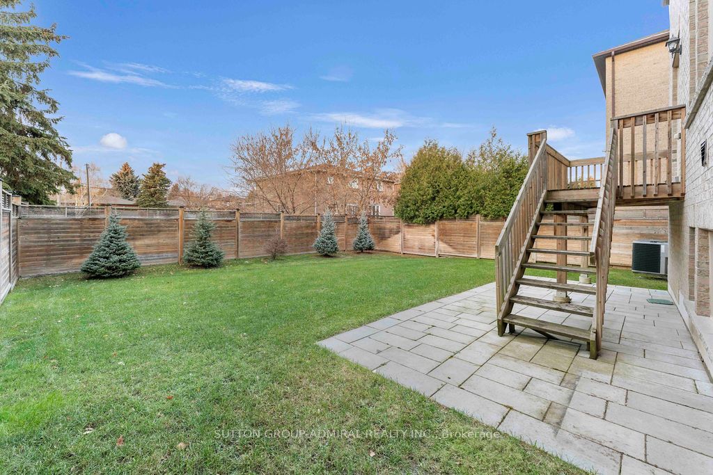 21 Day Lily Crescent