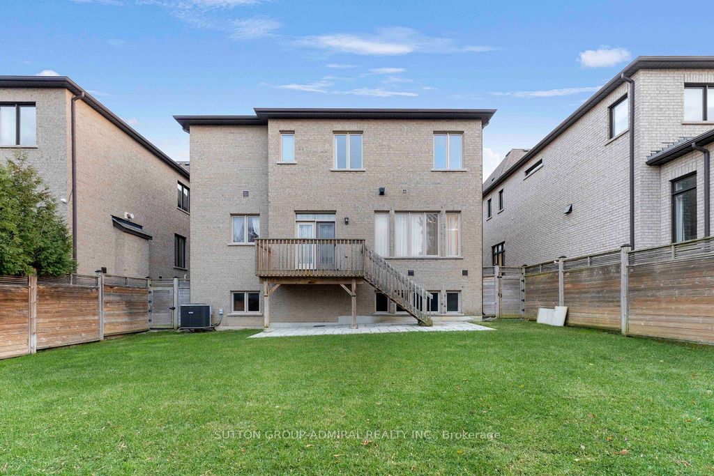 21 Day Lily Crescent