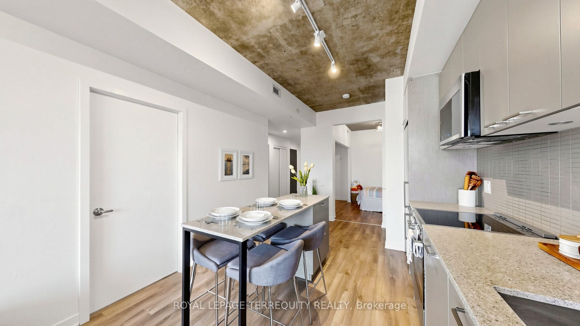 1808 St Clair Avenue W 417