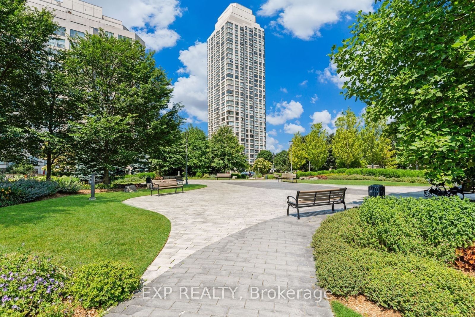 2269 Lake Shore Boulevard W 305
