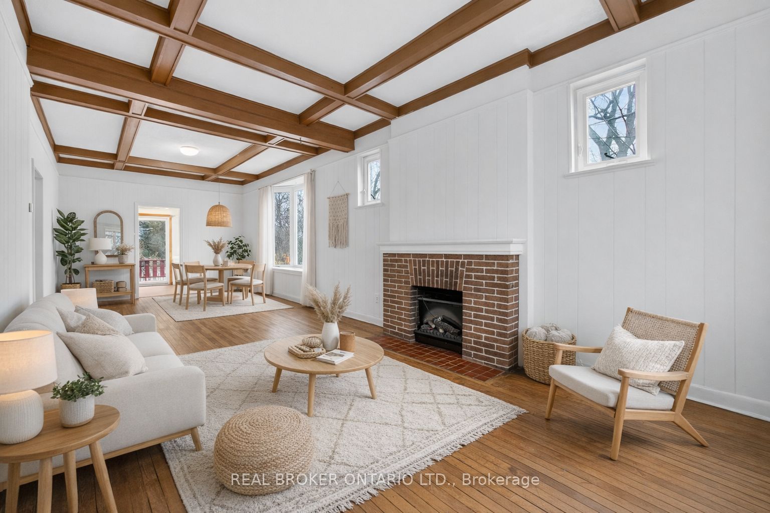 2585 Lakeshore Boulevard W