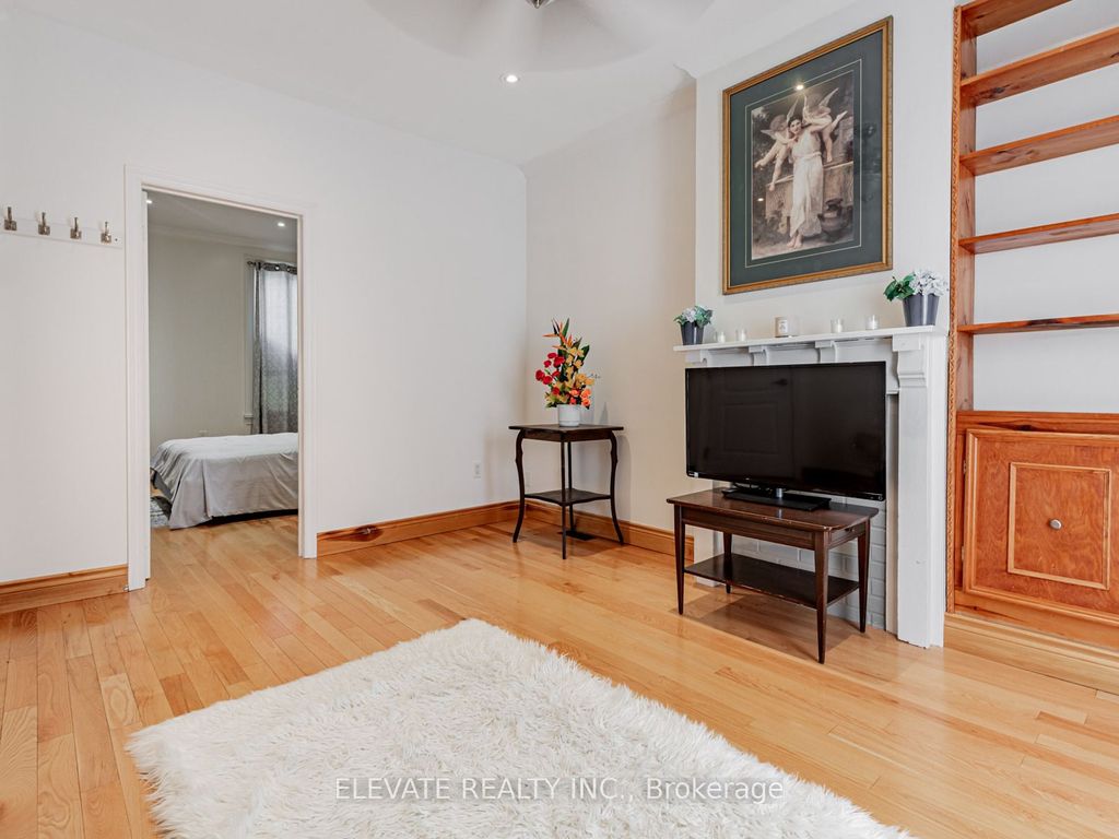 Photo of 10 Burnfield Avenue, Toronto, ON M6G 1Y5 (MLS # W12409508)