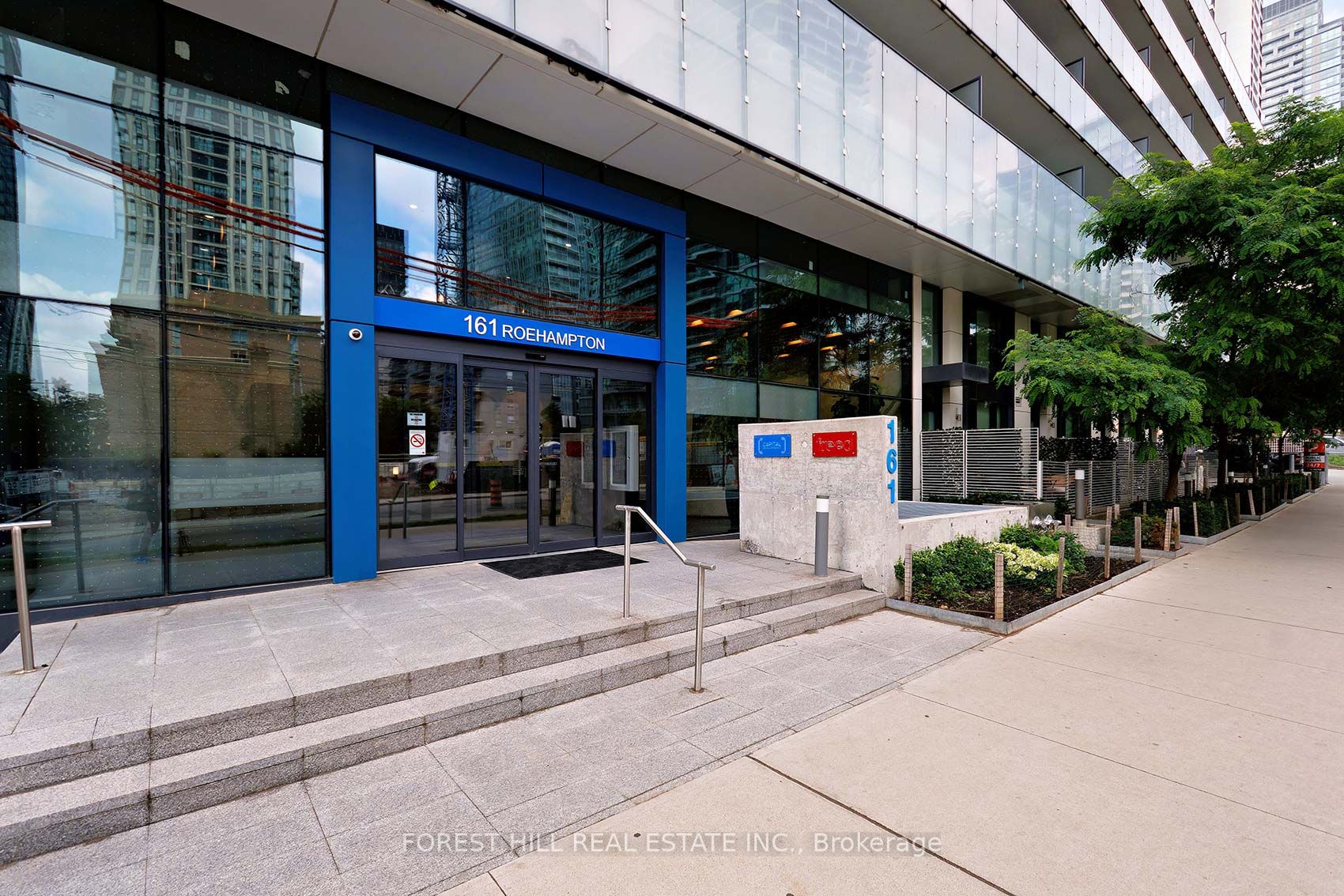 161 Roehampton Avenue 711