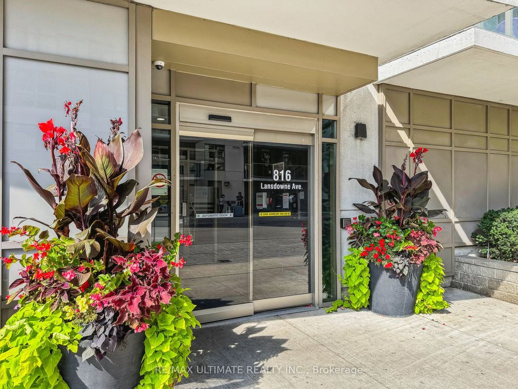 Photo of 816 Lansdowne Avenue #1402, Toronto, ON M6H 4K6 (MLS # W12772344)