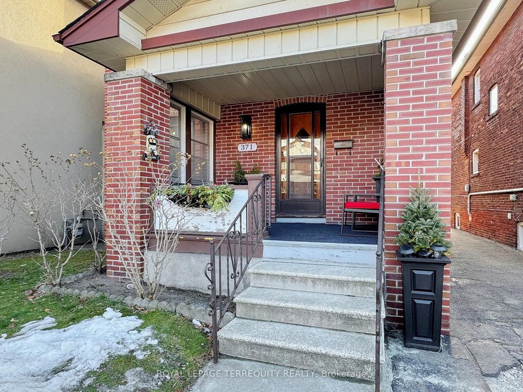 Photo of 371 Strathmore Boulevard, Toronto, ON M4C 1N4 (MLS # E12702238)