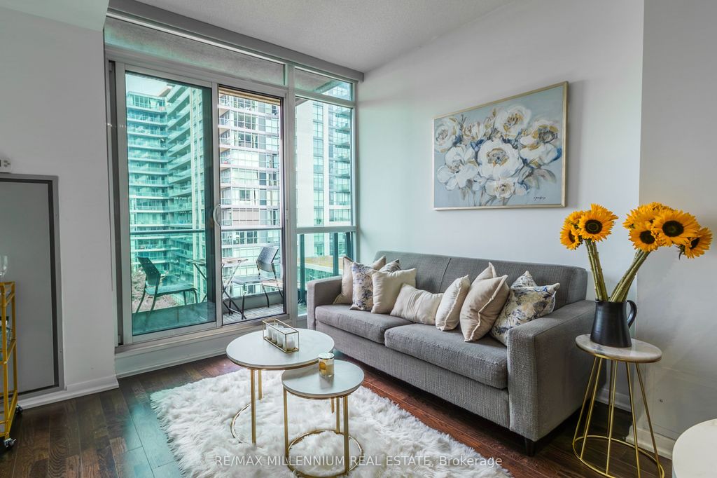 Photo of 215 Fort York Boulevard #712, Toronto, ON M5V 4A2 (MLS # C12416189)