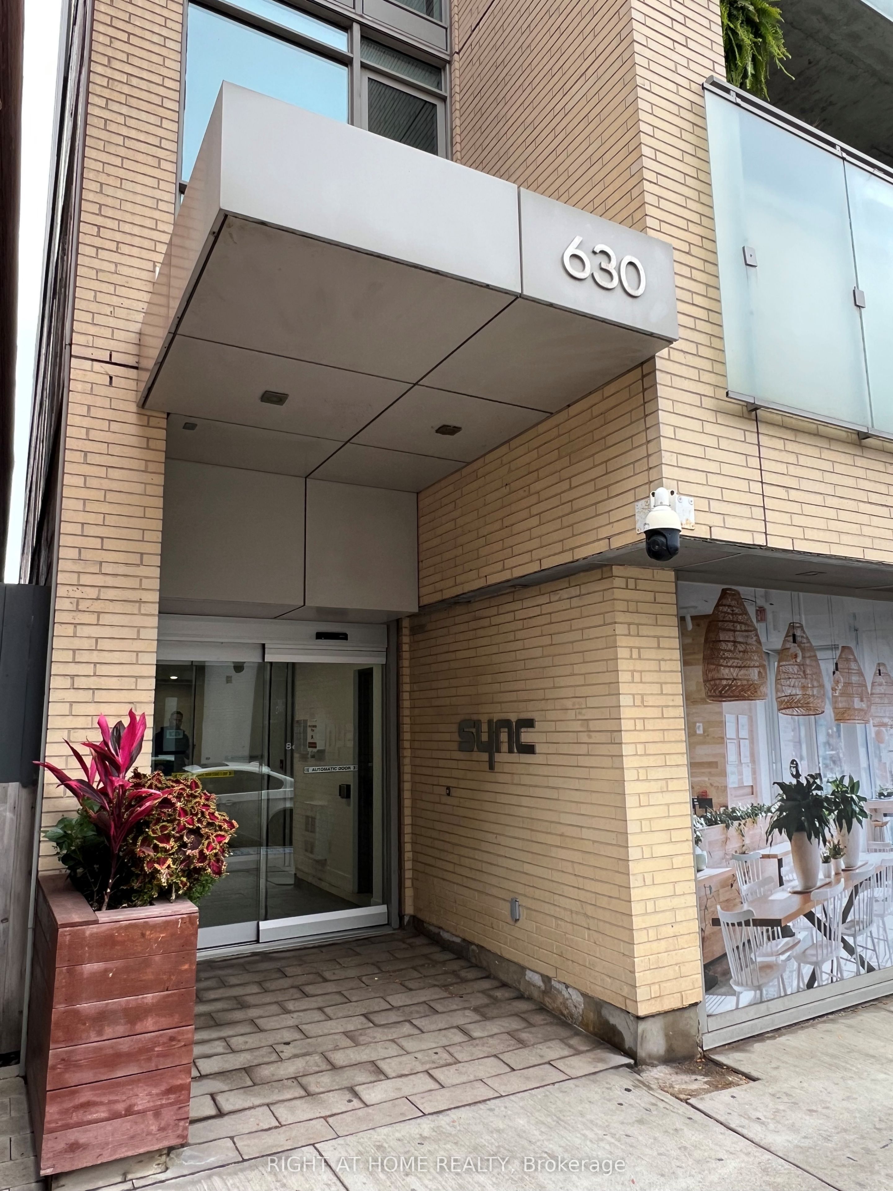 630 Queen Street E 407