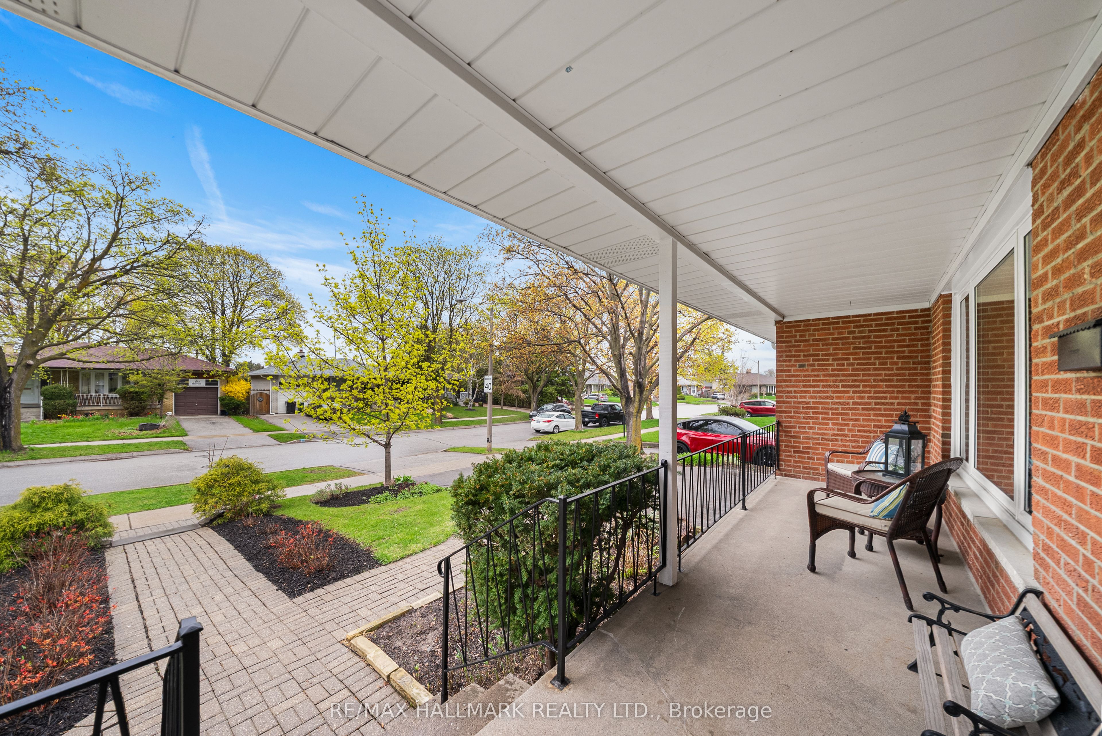 52 Richland Crescent