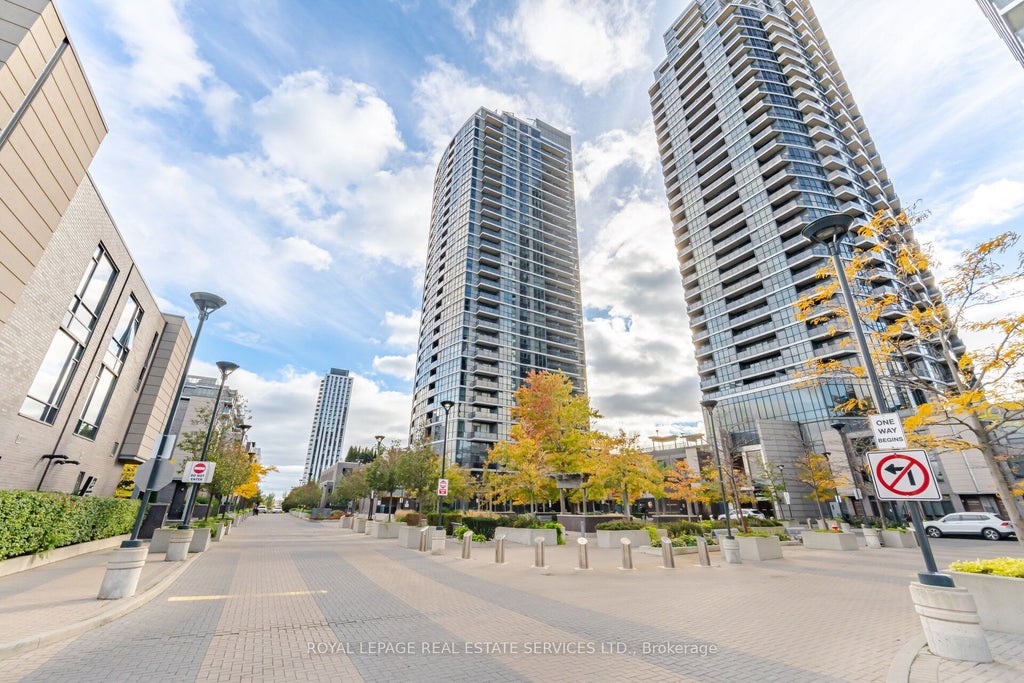 Photo of 9 Valhalla Inn Road #1608, Toronto, ON M9B 0B2 (MLS # W14088402)