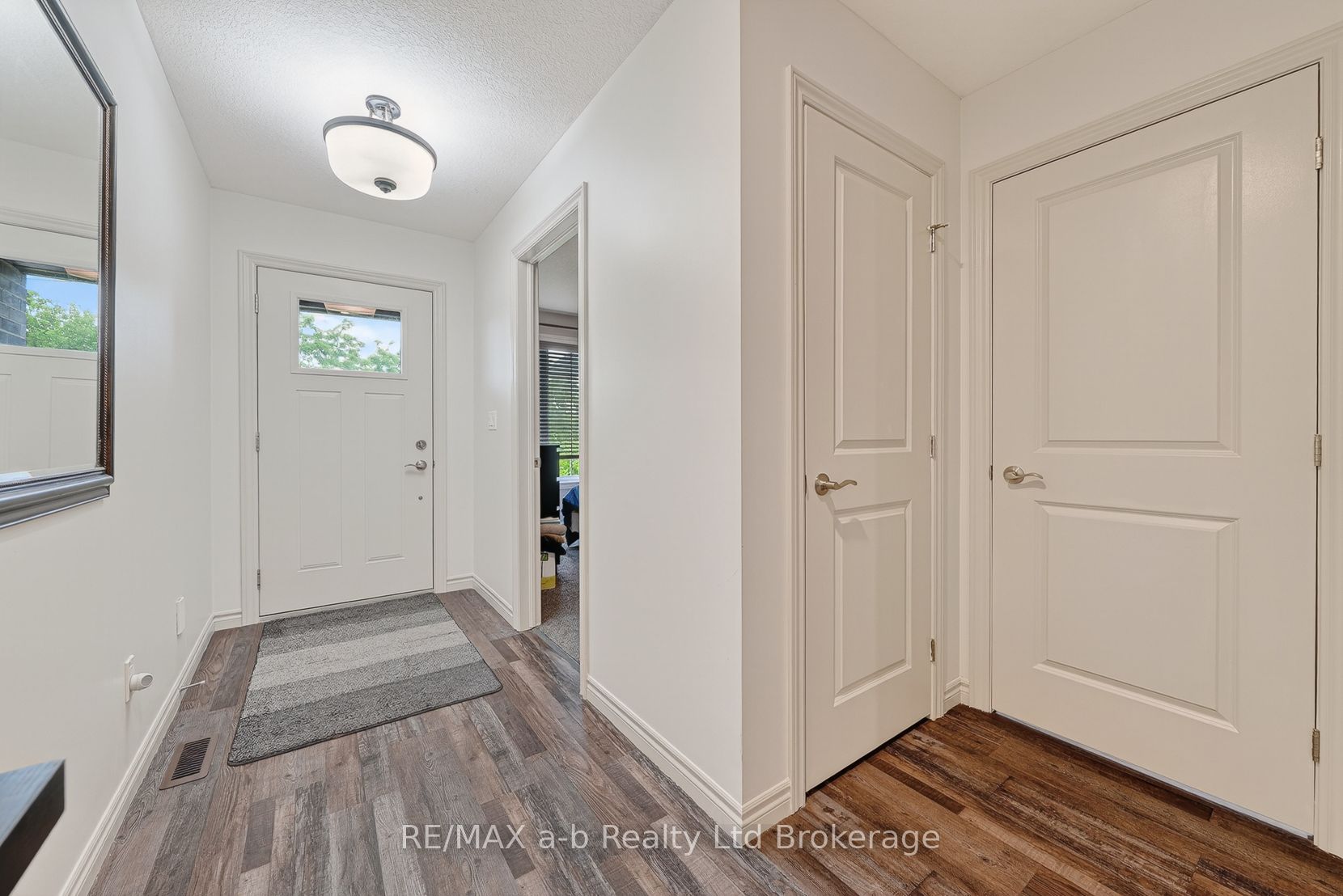 253 Charles Street W