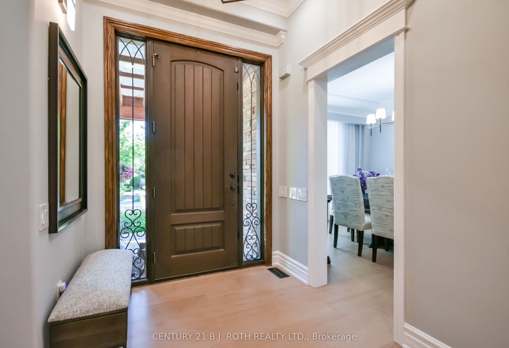 Photo of 140 Wildwood Trail, Barrie, ON L4N 7Z7 (MLS # S13484436)