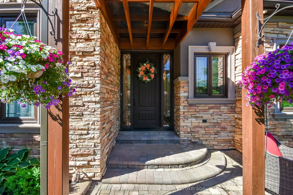 Photo of 140 Wildwood Trail, Barrie, ON L4N 7Z7 (MLS # S13484436)