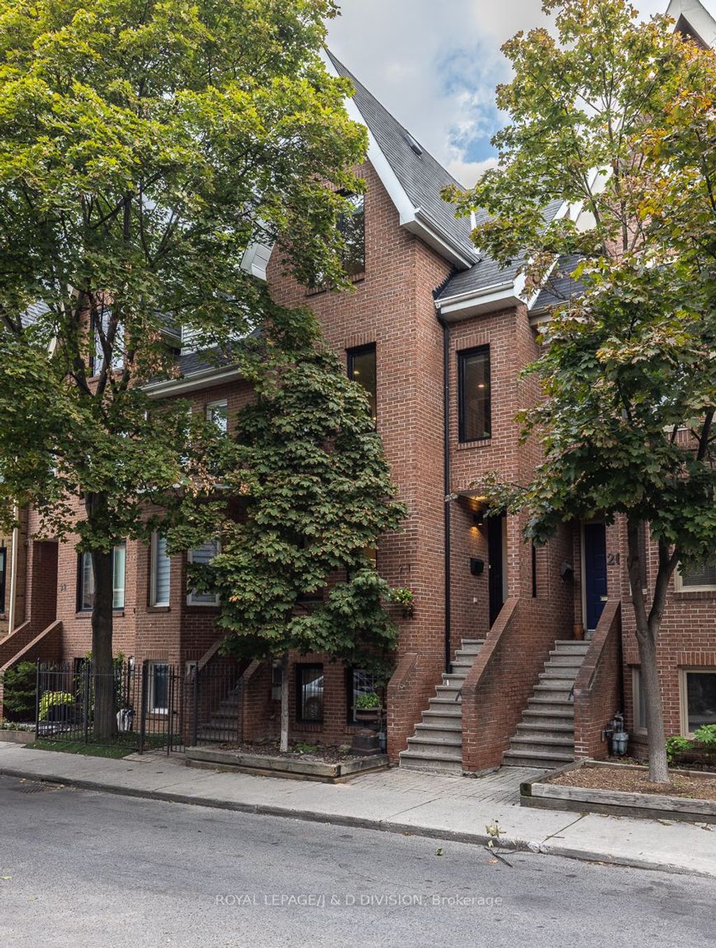 Photo of 28 Alcorn Avenue, Toronto, ON M4V 1E4 (MLS # C12444270)