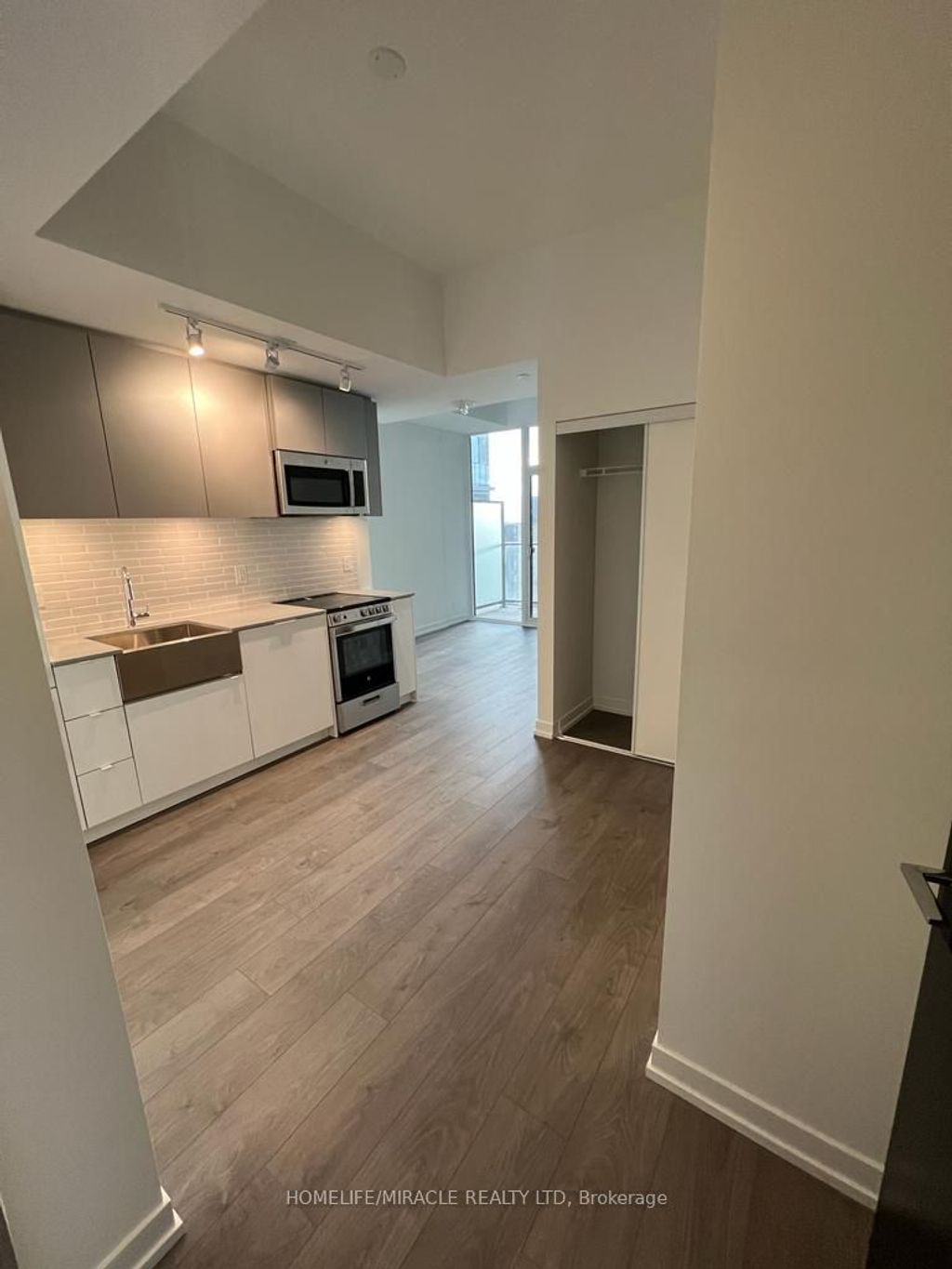 Photo of 270 Dufferin Street #914, Toronto, ON M6K 0H8 (MLS # W12606272)