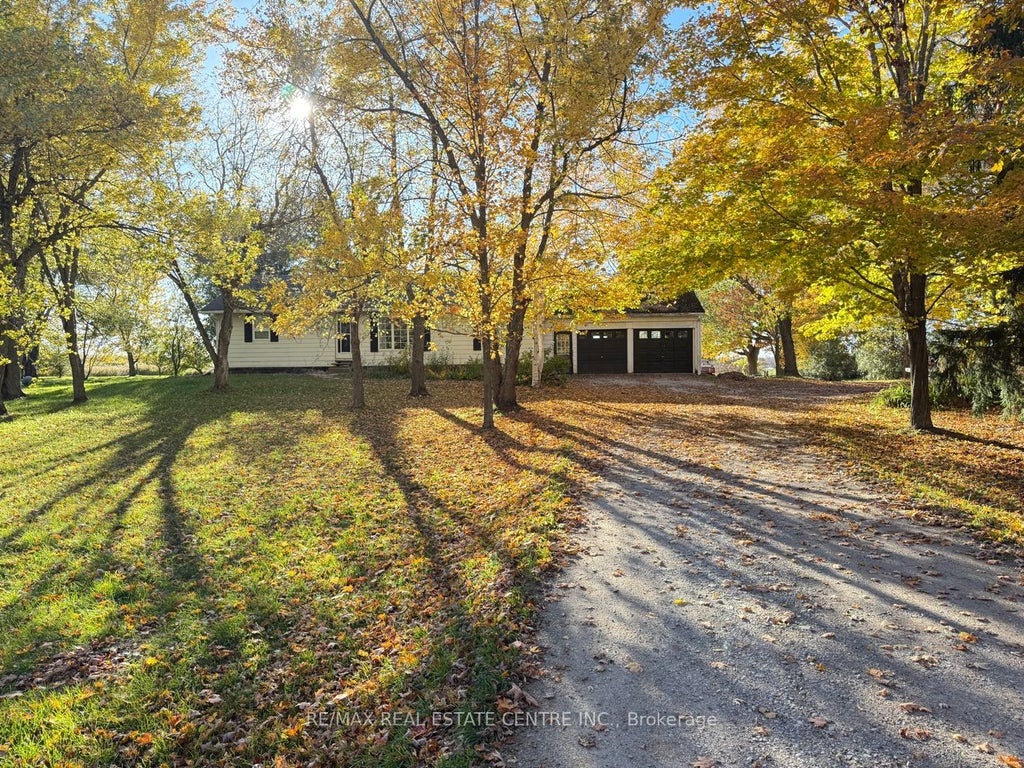 Photo of 595362 Blind Line, Mono, ON L9V 0Z3 (MLS # X13791384)