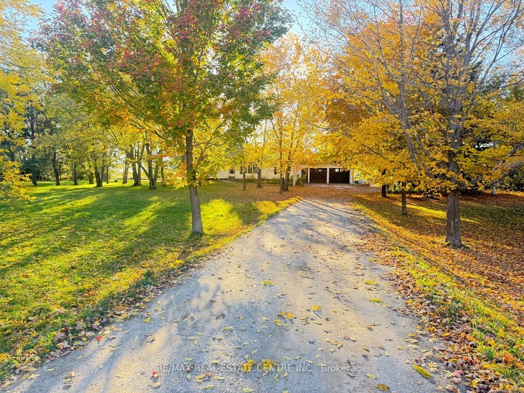 Photo of 595362 Blind Line, Mono, ON L9V 0Z3 (MLS # X13791384)