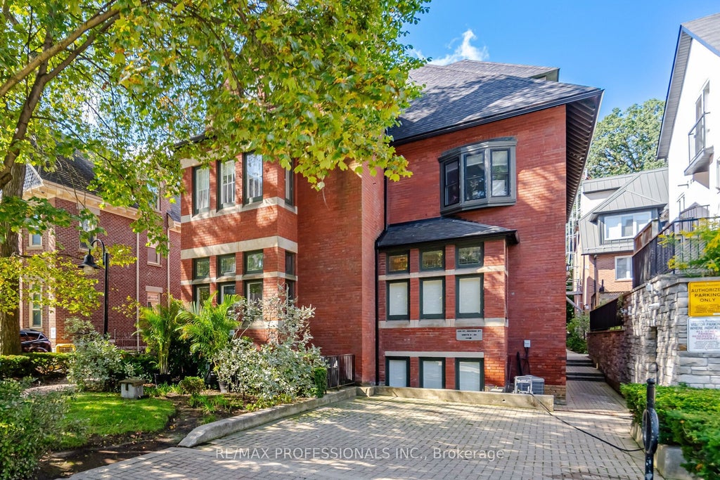 Photo of 228 St George Street #10, Toronto, ON M5R 2N5 (MLS # C13851440)