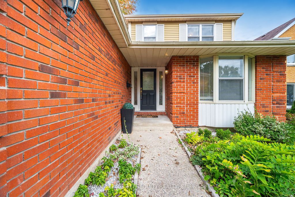Photo of 4085 Wheelwright Crescent, Mississauga, ON L5L 2X3 (MLS # W12789432)