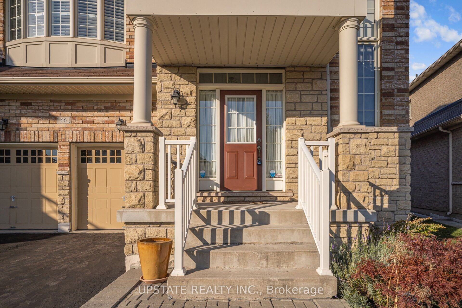66 GEORGE ROBINSON Drive