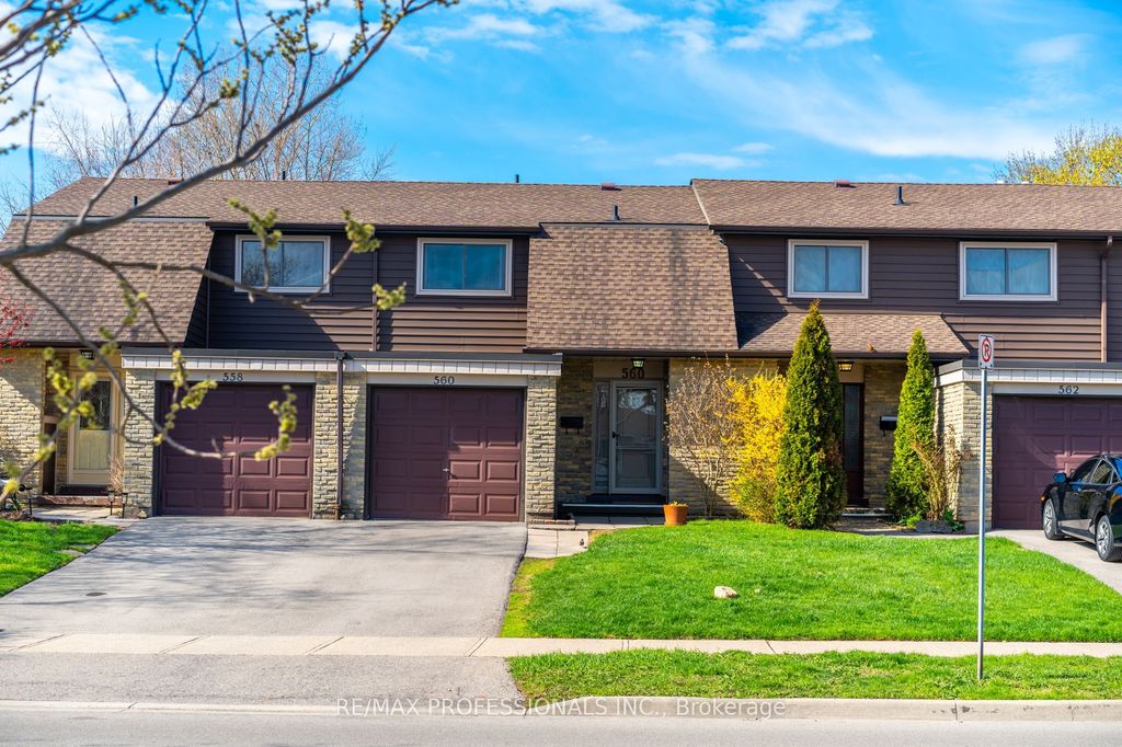 Photo of 560 Pinedale Avenue, Burlington, ON L7L 3W4 (MLS # W13041768)