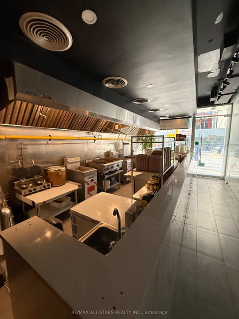 209 Dundas Street W Unit C Toronto ON M5G 1C8