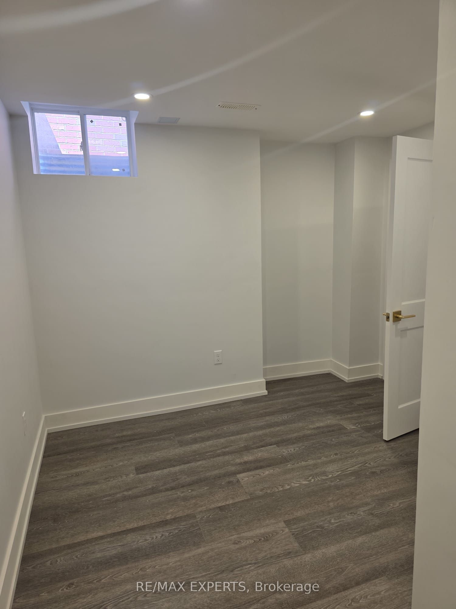 3 Appleaire Crescent Bsmt