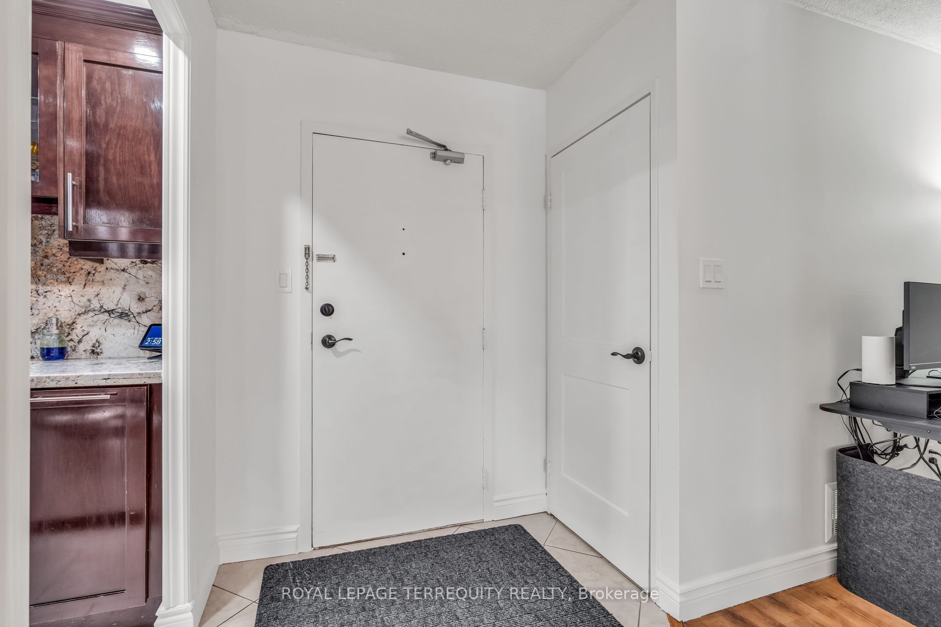 812 Burnhamthorpe Road 410