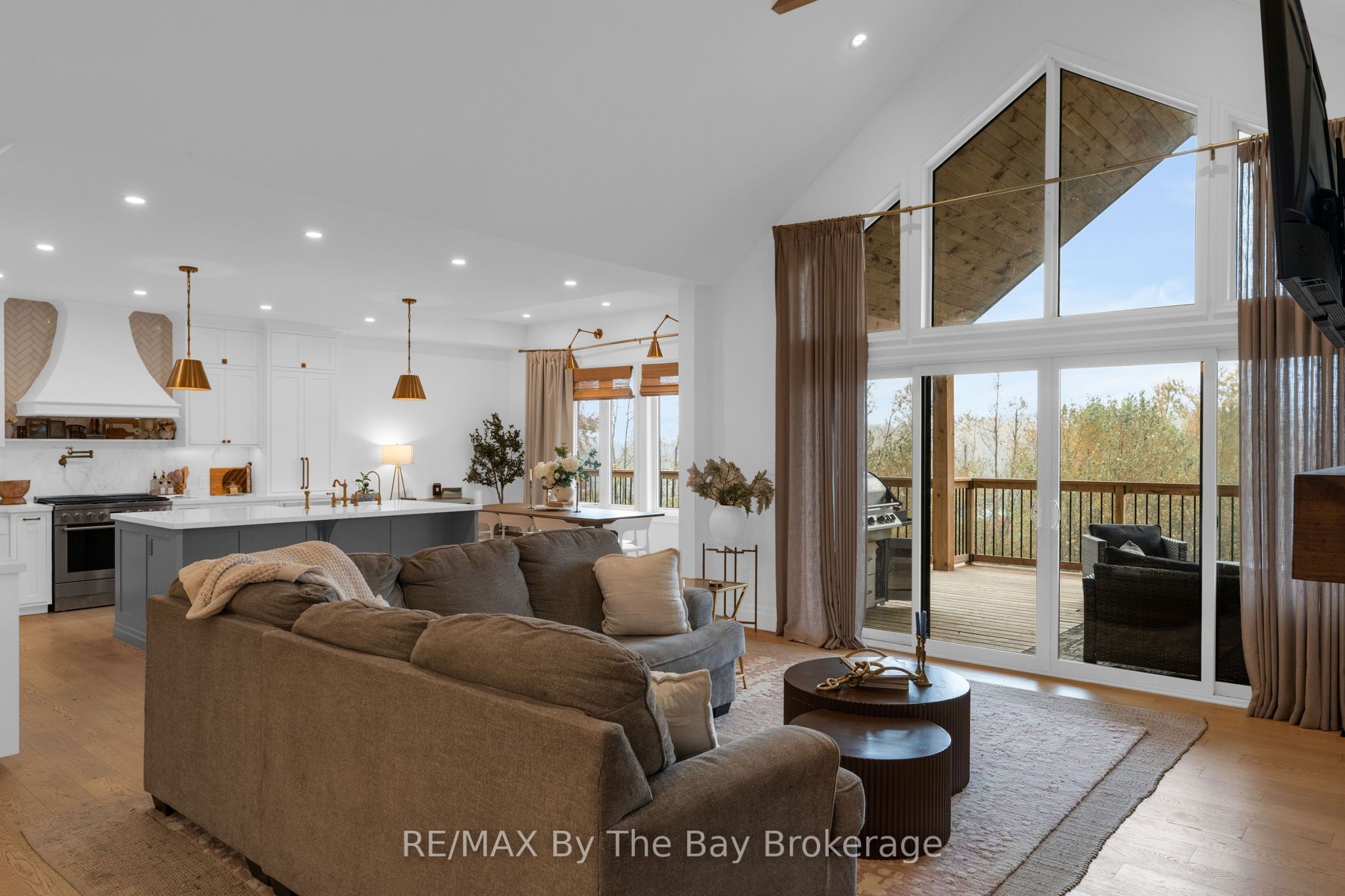 93 Moonstone Road E