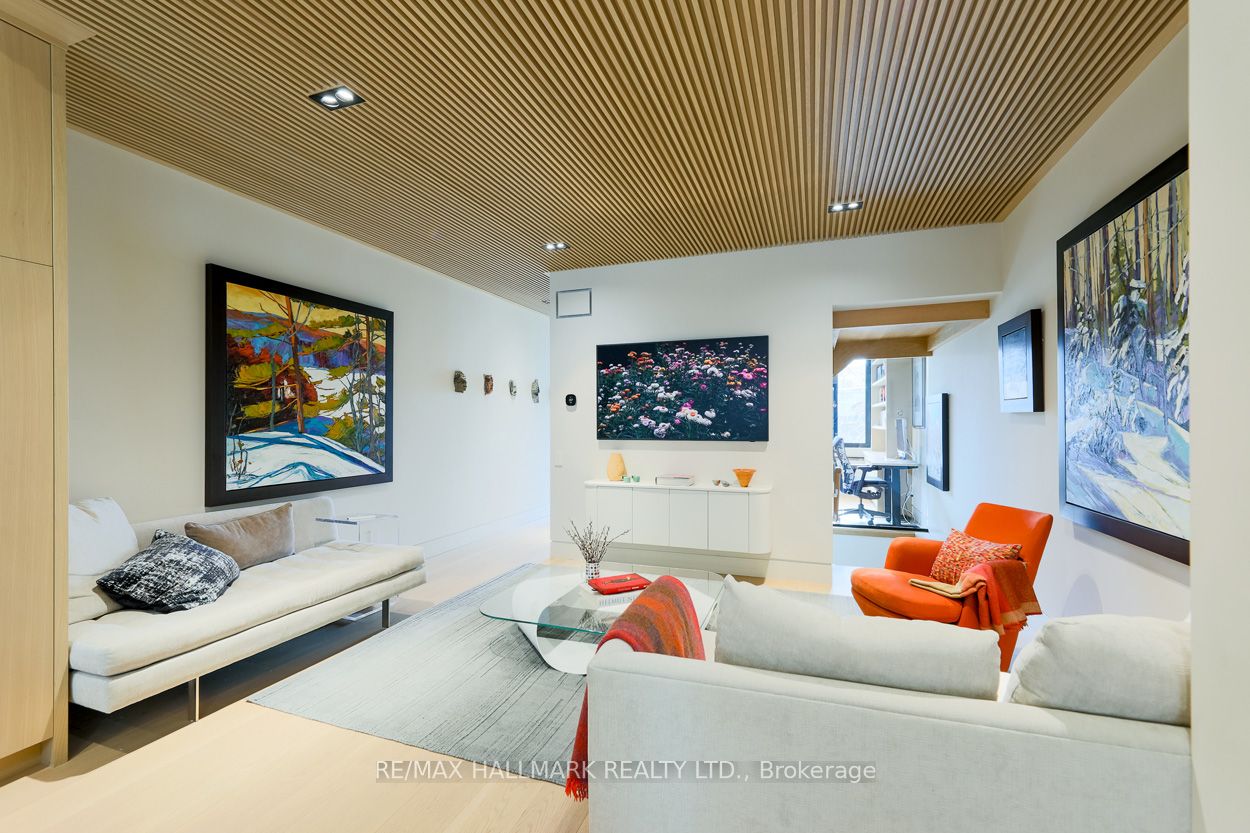728 Richmond Street W
