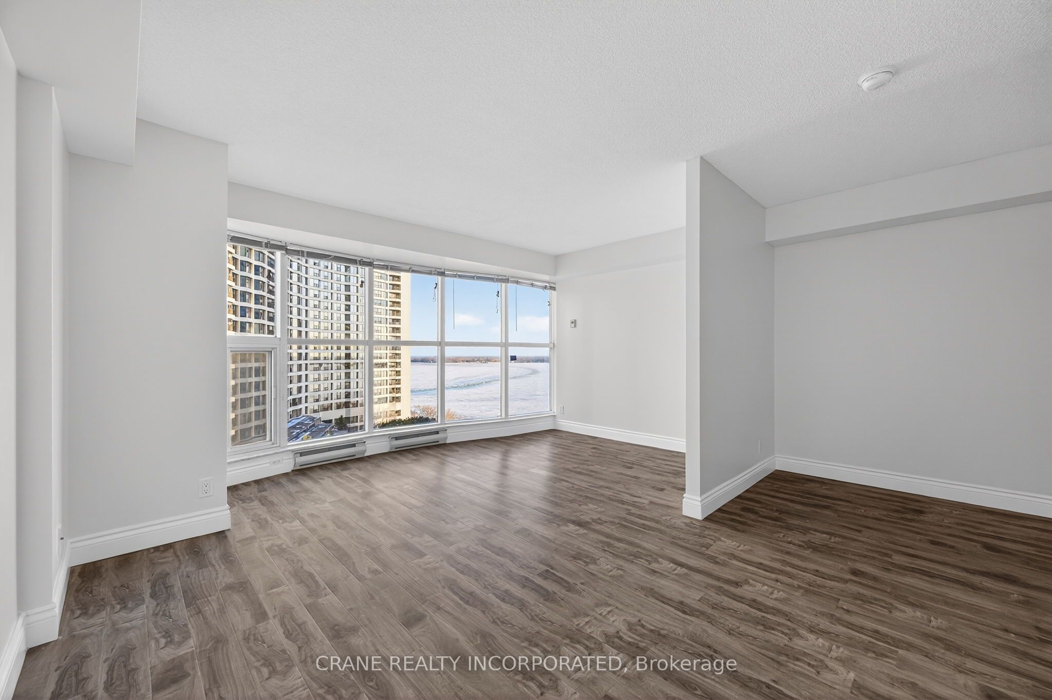 77 Harbour Square 1605