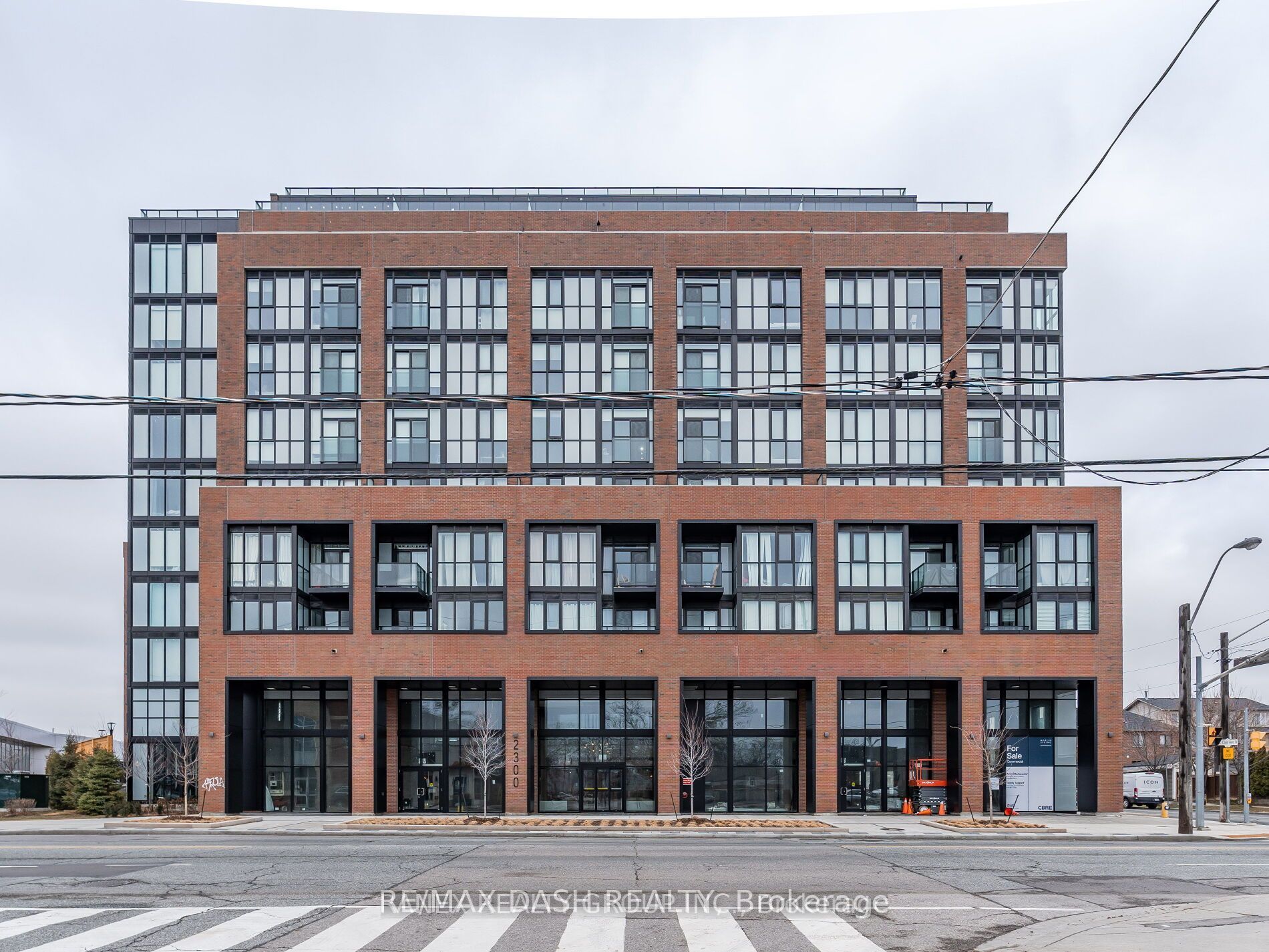 2300 St Clair Avenue W 723