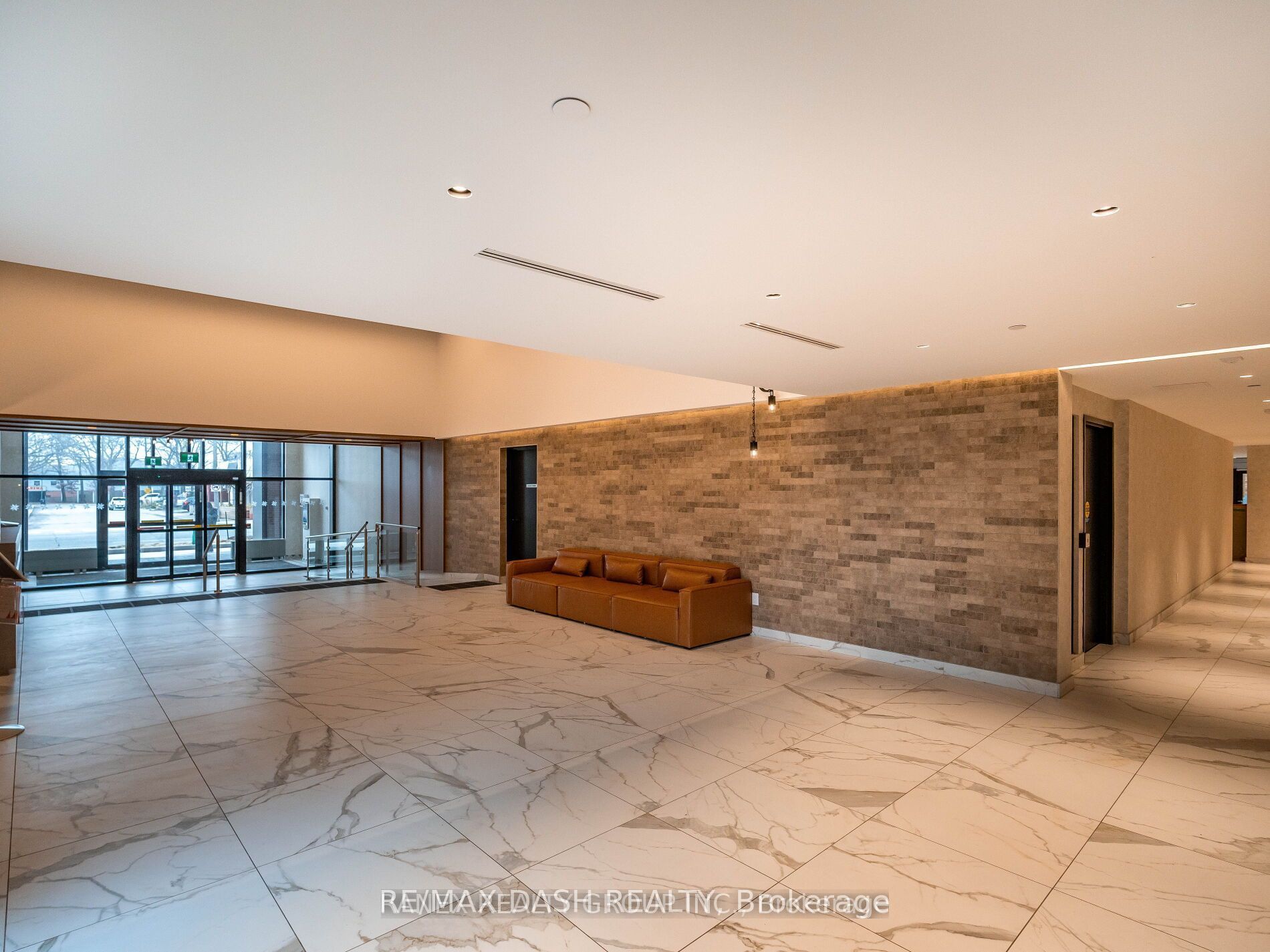 2300 St Clair Avenue W 723