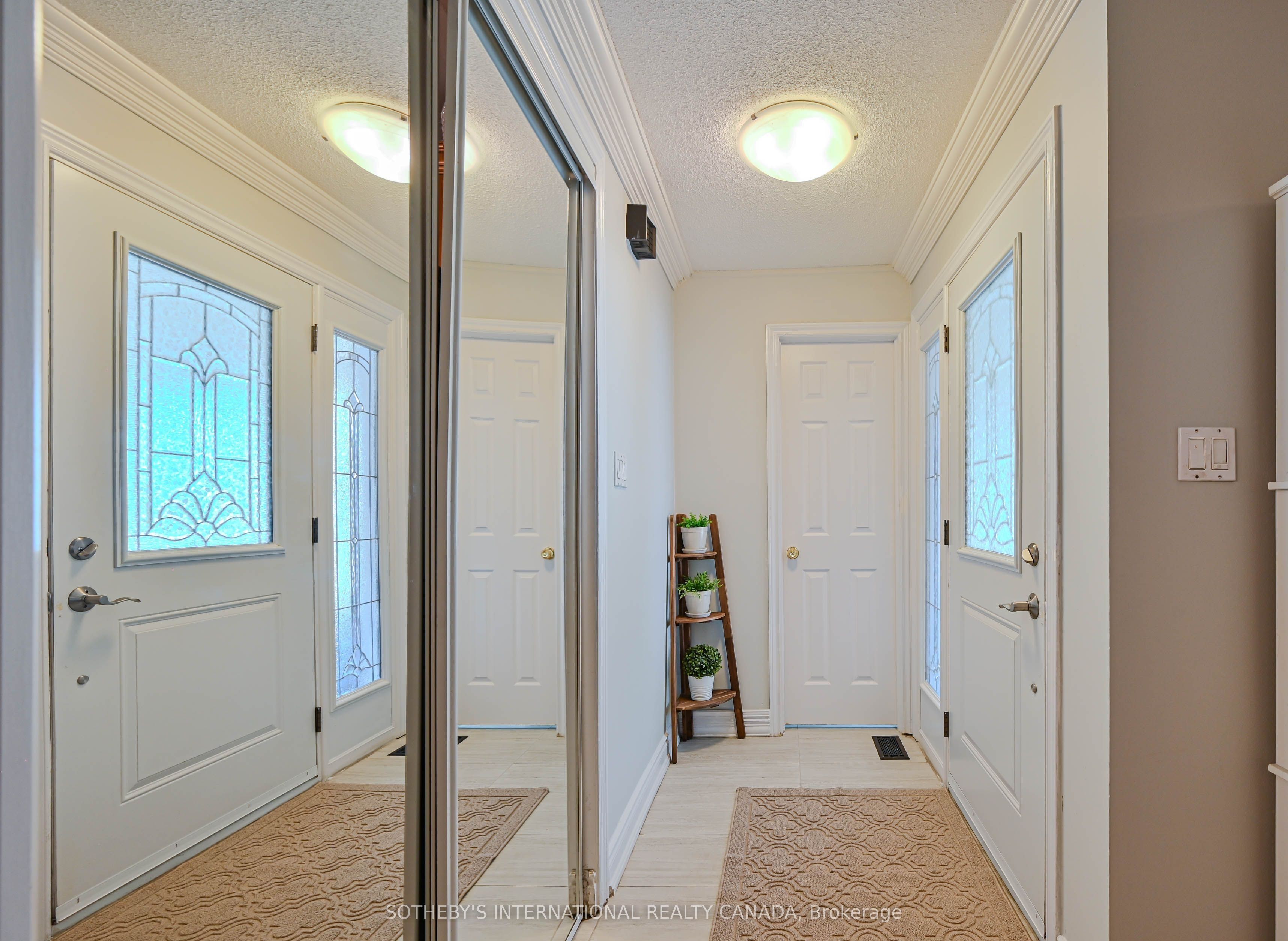 3352 Queen Frederica Drive