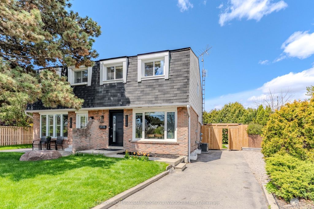 Photo of 2365 Delkus Crescent, Mississauga, ON L5A 1K8 (MLS # W13152314)