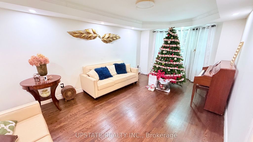 Photo of 36 Ravenview Drive, Whitby, ON L1R 1Y2 (MLS # E12653084)