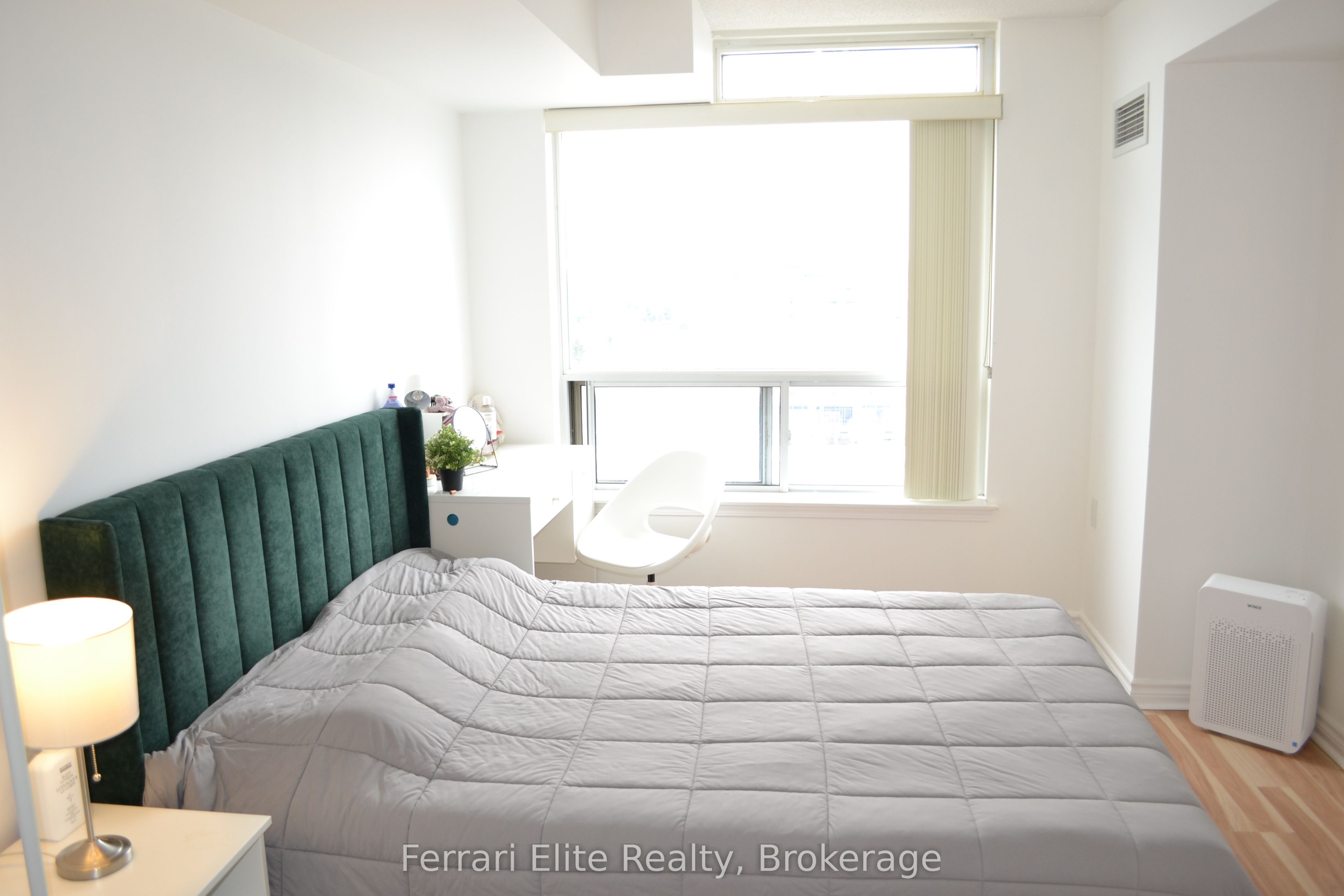 9015 Leslie Street 1112