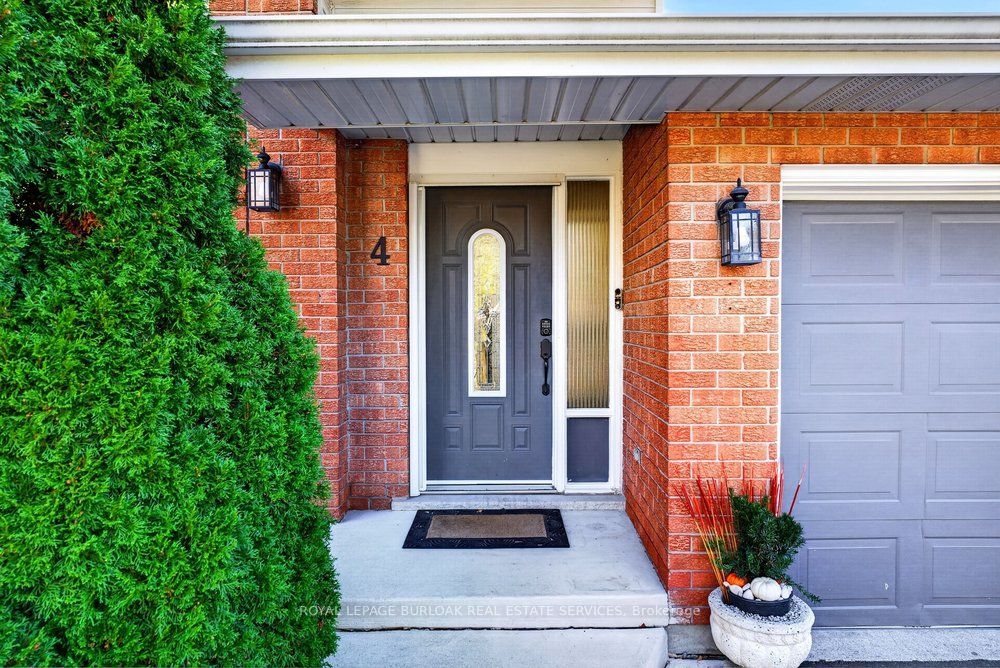 4 vance Crescent