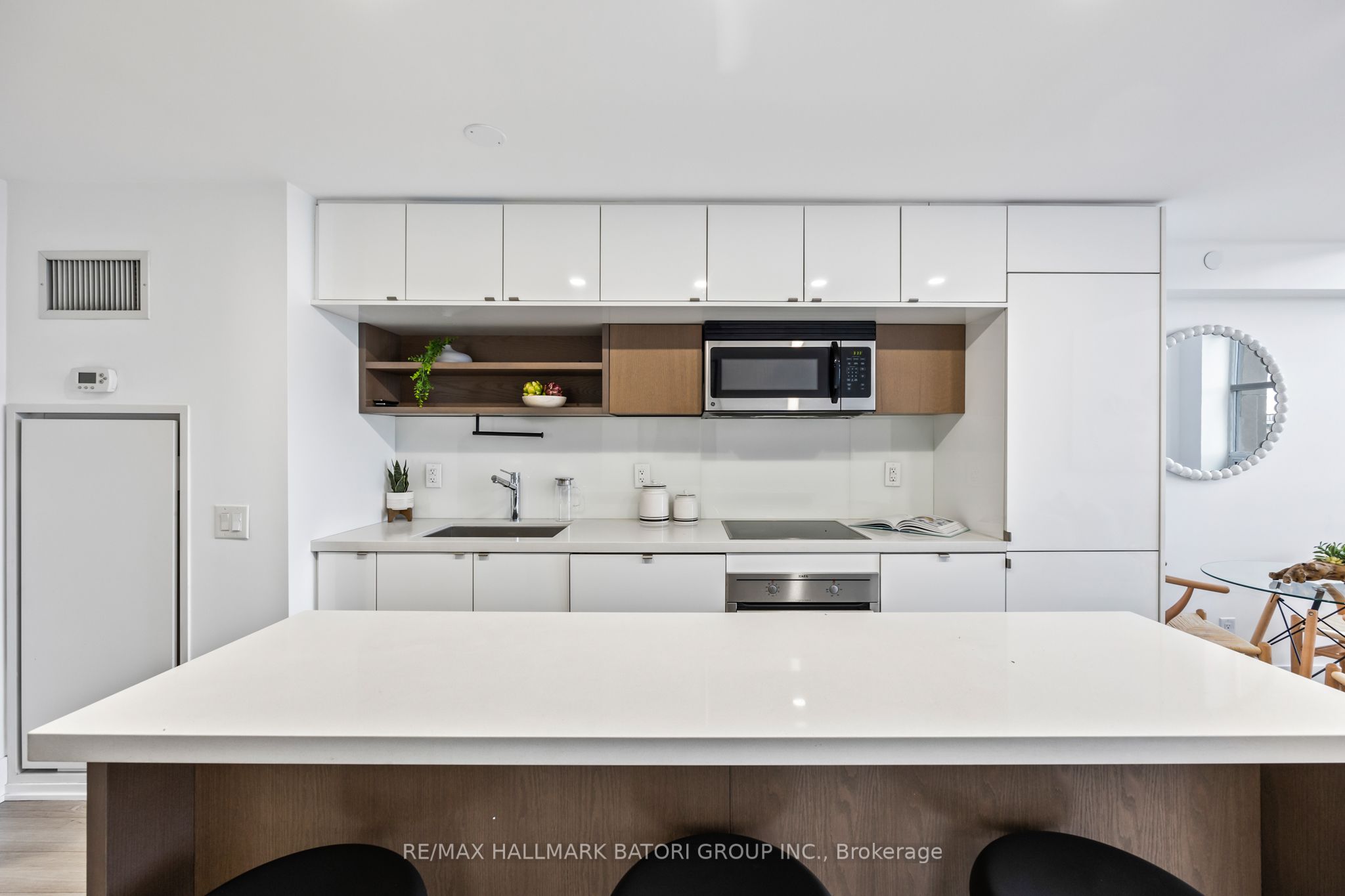 111 St Clair Avenue W 919
